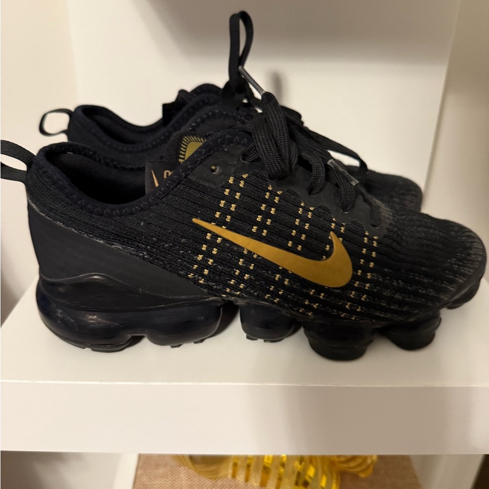 Black and Gold NIKE vapourmax